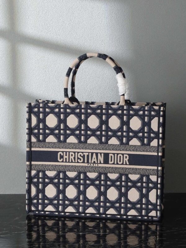 sy_no_8BD31FEABCF5DCAB4F6D9211FBEEF177_0 Blue Embroidered Large Book Tote Shopping Bag