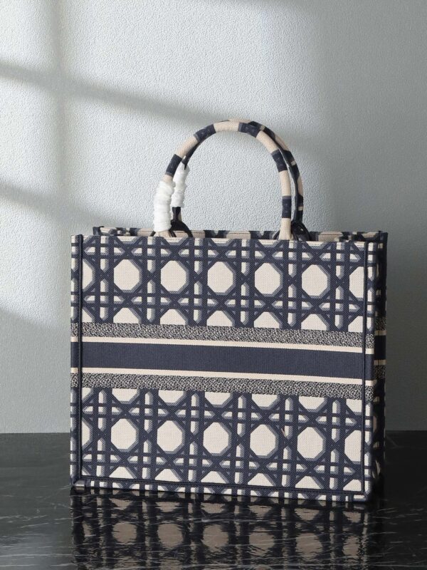sy_no_8BD31FEABCF5DCAB4F6D9211FBEEF177_2 Blue Embroidered Large Book Tote Shopping Bag