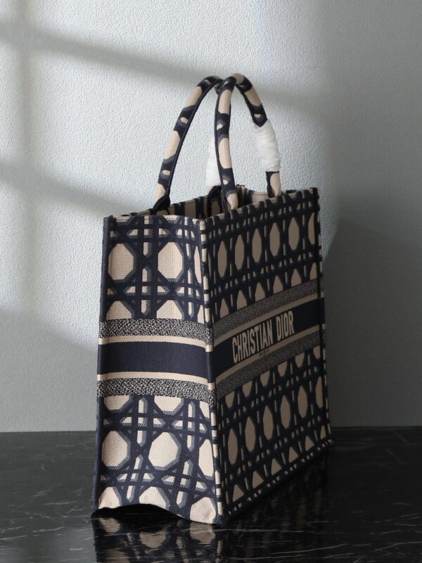 sy_no_8BD31FEABCF5DCAB4F6D9211FBEEF177_3 Blue Embroidered Large Book Tote Shopping Bag