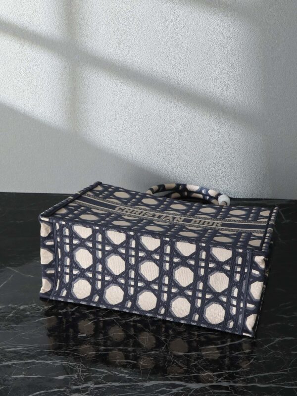sy_no_8BD31FEABCF5DCAB4F6D9211FBEEF177_4 Blue Embroidered Large Book Tote Shopping Bag
