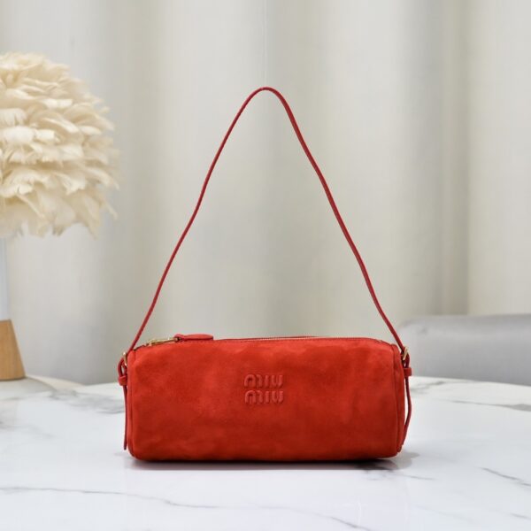 sy_no_8C463359AC110DDFFAE20C1506DBC403_0 Red Leather Cylindrical Underarm Shoulder Bag