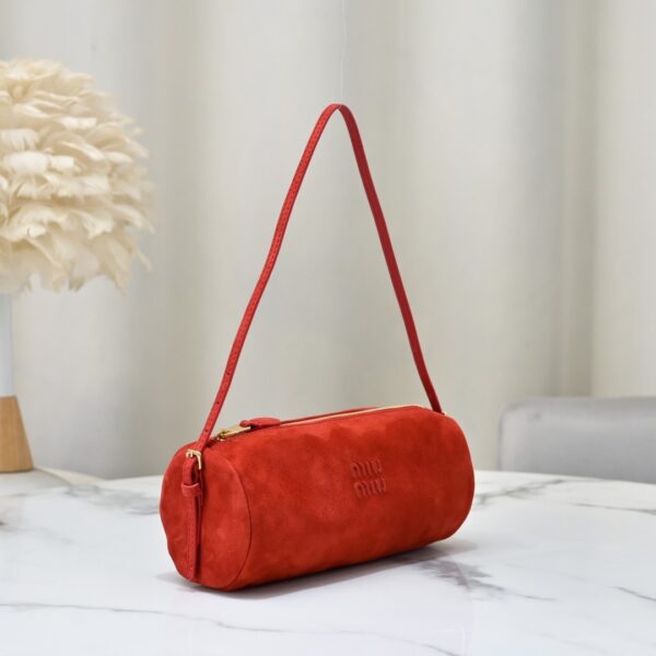 sy_no_8C463359AC110DDFFAE20C1506DBC403_1 Red Leather Cylindrical Underarm Shoulder Bag