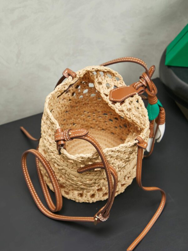 Miu Miu Raffia Open-Weave Bucket Bag – Hand-Crocheted Summer Beach Bag with Leather Charm; Versatile Shoulder & Crossbody Style
