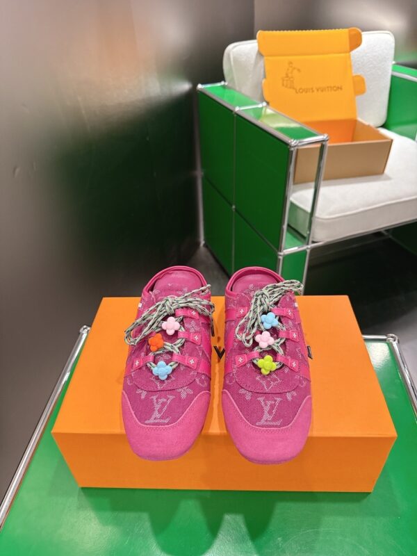 sy_no_8CE7D8C127570DD9E4F716017DFAC956_0 Louis Vuitton Pink Monogram Denim Flower Sneaker Mules