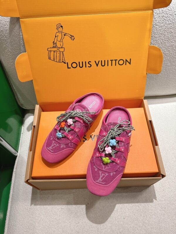 sy_no_8CE7D8C127570DD9E4F716017DFAC956_2 Louis Vuitton Pink Monogram Denim Flower Sneaker Mules