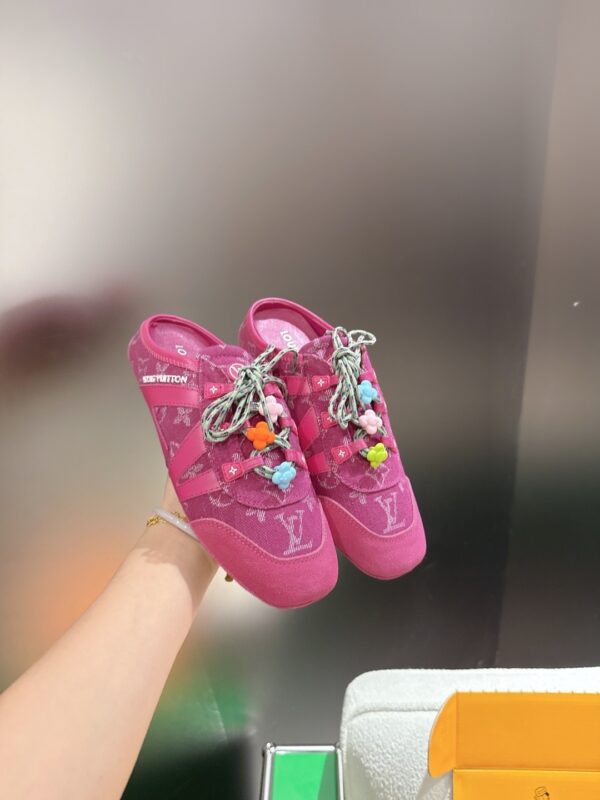 sy_no_8CE7D8C127570DD9E4F716017DFAC956_4 Louis Vuitton Pink Monogram Denim Flower Sneaker Mules