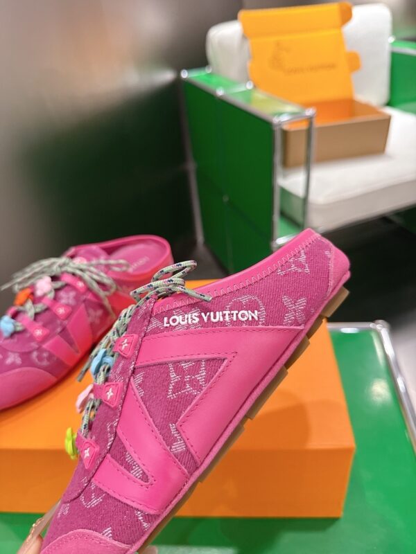 sy_no_8CE7D8C127570DD9E4F716017DFAC956_7 Louis Vuitton Pink Monogram Denim Flower Sneaker Mules