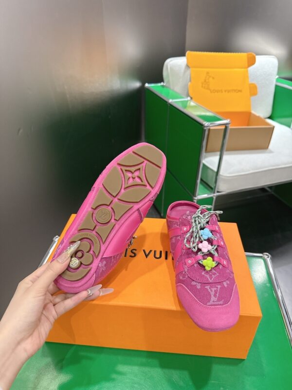 sy_no_8CE7D8C127570DD9E4F716017DFAC956_8 Louis Vuitton Pink Monogram Denim Flower Sneaker Mules