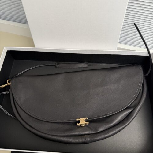 sy_no_8CF0DC12895AE975CDC61D6C3A17FE50_0 CELINE Soft Triomphe Half-Moon Bag