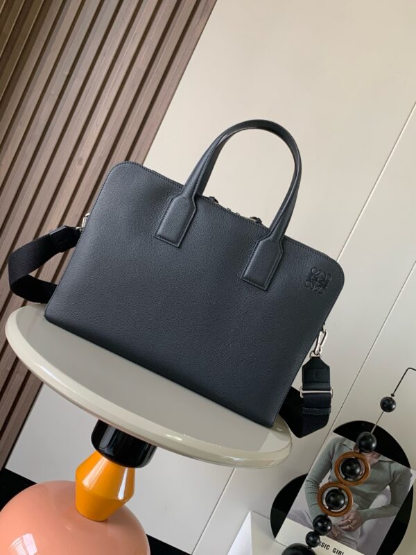 sy_no_900400CC793D0C8296C34F41956883B6_0 Goya Slim Leather Briefcase