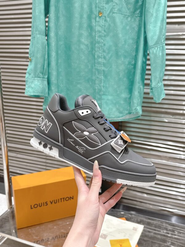 sy_no_905E3339459F06258EA362276D68A499_0 Louis Vuitton LV Trainer Dark Charcoal Grey & White Contrast Sneakers