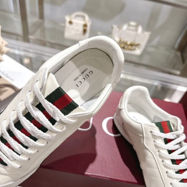 Gucci White Leather Low-Top Sneaker with Green/Red Web Tag
