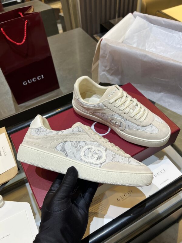 sy_no_93148090A7AF7BDCDB5CF25564ACF6E2_0 Gucci B Sneaker White Lace & Beige Suede – Ivory / Beige
