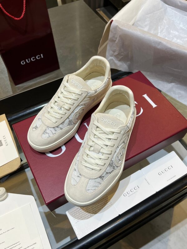 sy_no_93148090A7AF7BDCDB5CF25564ACF6E2_1 Gucci B Sneaker White Lace & Beige Suede – Ivory / Beige