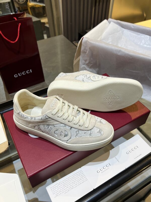 sy_no_93148090A7AF7BDCDB5CF25564ACF6E2_5 Gucci B Sneaker White Lace & Beige Suede – Ivory / Beige