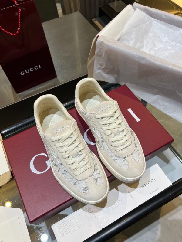 sy_no_93148090A7AF7BDCDB5CF25564ACF6E2_6 Gucci B Sneaker White Lace & Beige Suede – Ivory / Beige