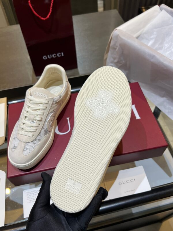 sy_no_93148090A7AF7BDCDB5CF25564ACF6E2_8 Gucci B Sneaker White Lace & Beige Suede – Ivory / Beige