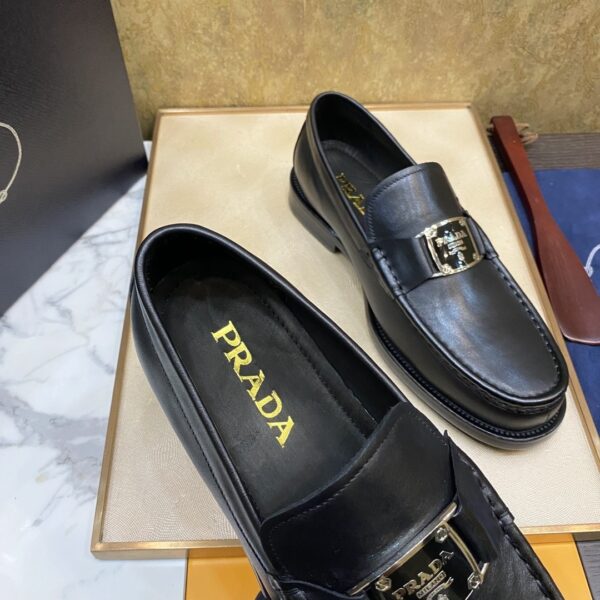 sy_no_933540030BD116A210F491B3F7EDA02E_5 Prada Black Calfskin Metal Logo Loafers