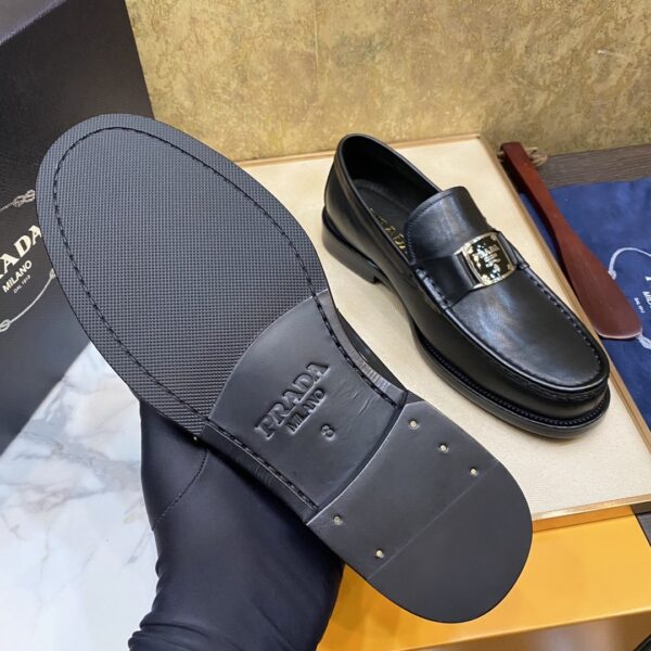 sy_no_933540030BD116A210F491B3F7EDA02E_6 Prada Black Calfskin Metal Logo Loafers