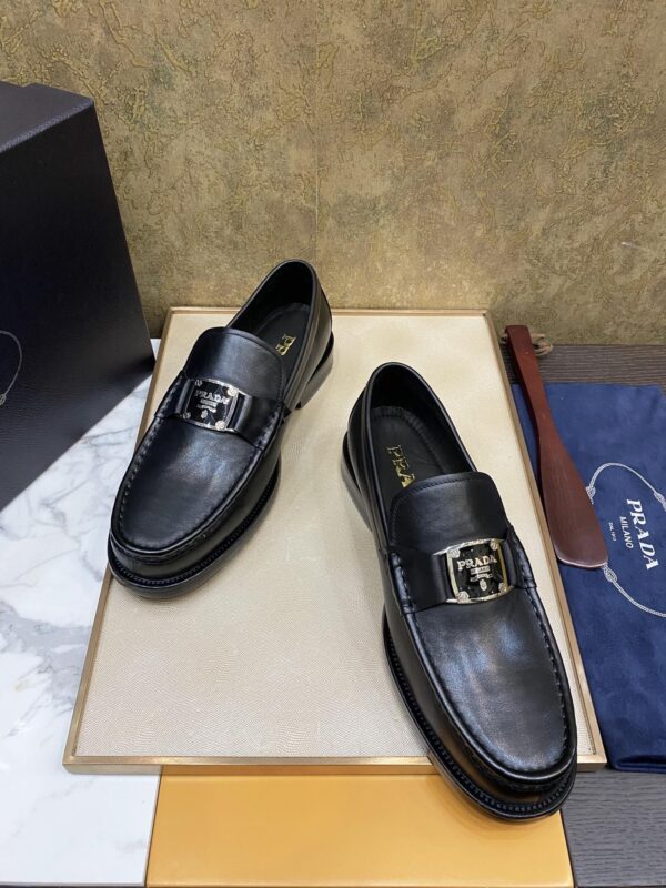 sy_no_933540030BD116A210F491B3F7EDA02E_8 Prada Black Calfskin Metal Logo Loafers