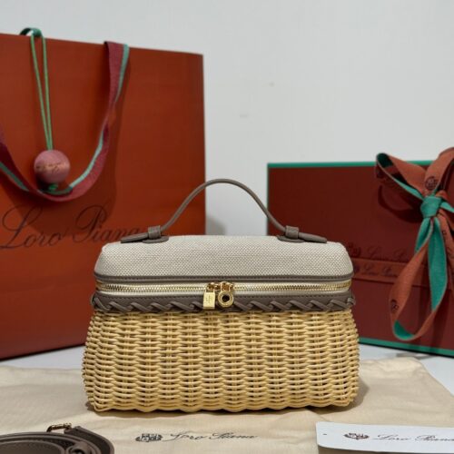 sy_no_9362CEF66931CAD54250EEA421041E28_0 Loro Piana Extra Pocket L19 – Woven Leather Bag