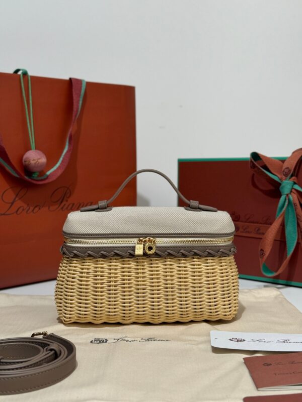 sy_no_9362CEF66931CAD54250EEA421041E28_0 Loro Piana Extra Pocket L19 – Woven Leather Bag