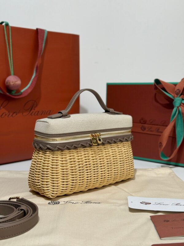 sy_no_9362CEF66931CAD54250EEA421041E28_1 Loro Piana Extra Pocket L19 – Woven Leather Bag