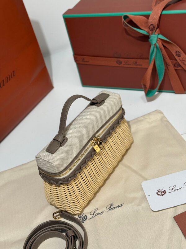 sy_no_9362CEF66931CAD54250EEA421041E28_2 Loro Piana Extra Pocket L19 – Woven Leather Bag