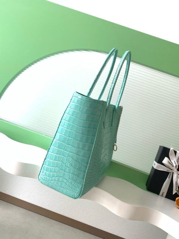 sy_no_968682DE55870964426116D288A49EA7_1 Cyan Cerf-Style Large Crocodile-Embossed Leather Tote Bag