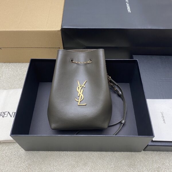 sy_no_9751F543FB0C1B6025A8802D7FDDD19E_0 YSL Cassandre Chain Bucket Bag – Green & Gold