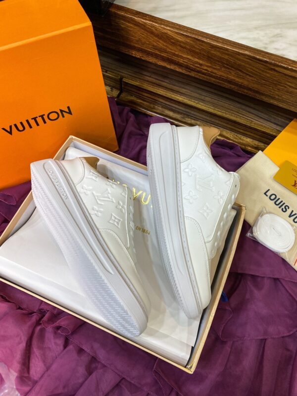sy_no_9776840670FC1A7017C91BB25F9140EA_8 Louis Vuitton Beverly Hills / Charlie White Embossed Monogram Leather Sneakers