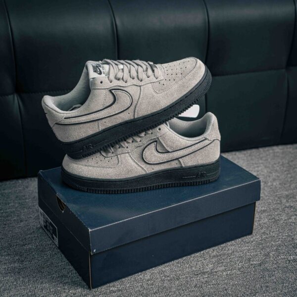 sy_no_97FDCA8B4F608D40248BDB0AE6E3BD1B_1 Nike Air Force 1 Low “Grey Suede / Black Sole”