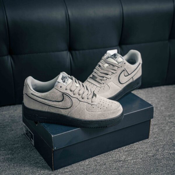 sy_no_97FDCA8B4F608D40248BDB0AE6E3BD1B_2 Nike Air Force 1 Low “Grey Suede / Black Sole”