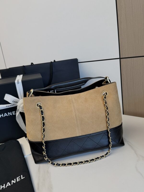 sy_no_98021F71323F790F0923A93B2E5945F3_2 Suede & Black Quilted Leather Tote Bag
