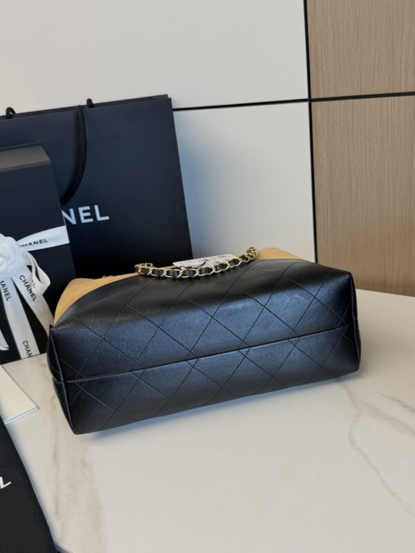 sy_no_98021F71323F790F0923A93B2E5945F3_5 Suede & Black Quilted Leather Tote Bag