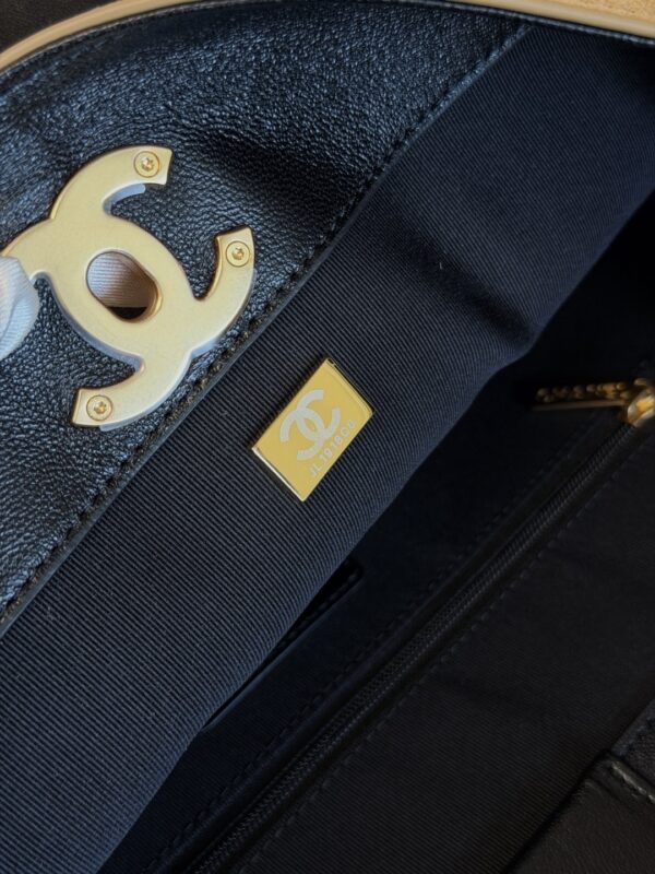 sy_no_98021F71323F790F0923A93B2E5945F3_9 Suede & Black Quilted Leather Tote Bag