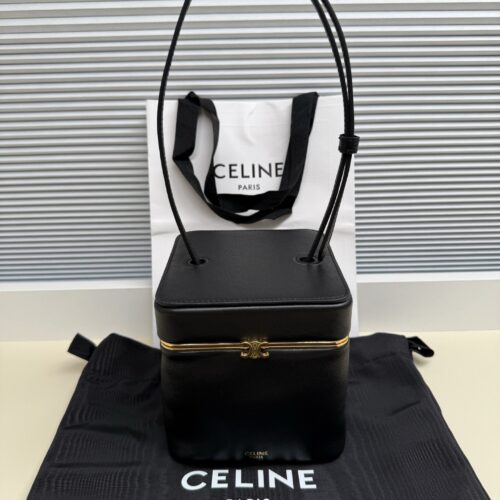 sy_no_983ACE432B60F3ABF7CB58AB6090BCAB_0 Triomphe Frame Small Box Bag – Signature Print