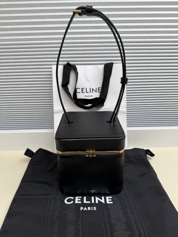 sy_no_983ACE432B60F3ABF7CB58AB6090BCAB_0 Triomphe Frame Small Box Bag – Signature Print