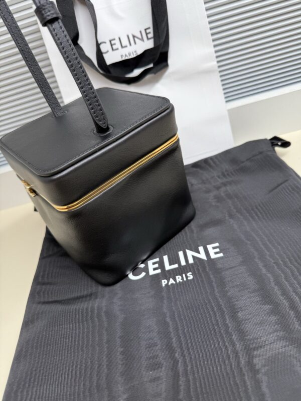 sy_no_983ACE432B60F3ABF7CB58AB6090BCAB_2 Triomphe Frame Small Box Bag – Signature Print