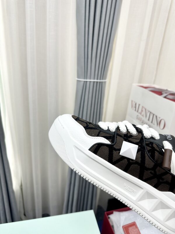 sy_no_98C93395971227C69184BF99B730F828_5 Valentino Garavani One Stud XL Brown VLogo Iconographe Platform Sneakers