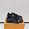 sy_no_992122BEE02EC7186BE4BE70665CED95_0 Black Crystal-Embellished Retro Low-Top Sneakers