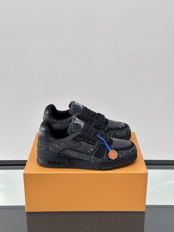 sy_no_992122BEE02EC7186BE4BE70665CED95_0 Black Crystal-Embellished Retro Low-Top Sneakers