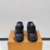 sy_no_992122BEE02EC7186BE4BE70665CED95_1 Black Crystal-Embellished Retro Low-Top Sneakers