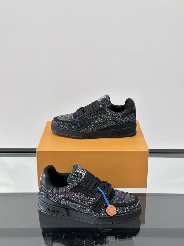 sy_no_992122BEE02EC7186BE4BE70665CED95_3 Black Crystal-Embellished Retro Low-Top Sneakers
