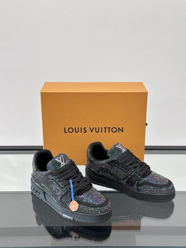 sy_no_992122BEE02EC7186BE4BE70665CED95_4 Black Crystal-Embellished Retro Low-Top Sneakers