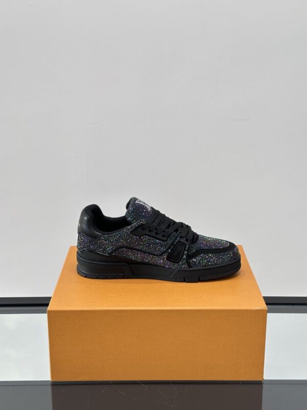 sy_no_992122BEE02EC7186BE4BE70665CED95_5 Black Crystal-Embellished Retro Low-Top Sneakers