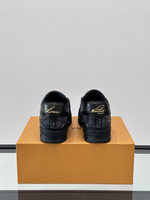sy_no_992122BEE02EC7186BE4BE70665CED95_6 Black Crystal-Embellished Retro Low-Top Sneakers