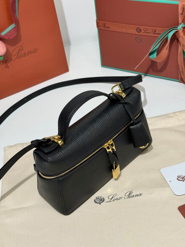 Loro Piana Extra Bag 23 – Saddle Leather Handbag (Black)