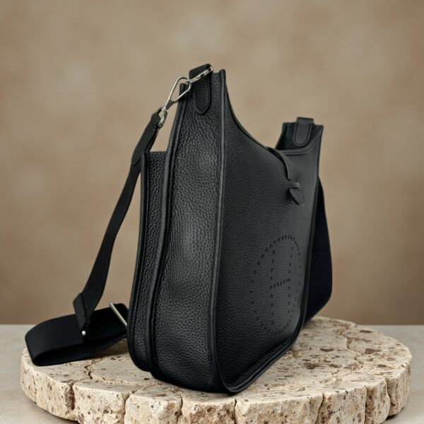 sy_no_9B3441C53D31826B8624B62DAF08B1FF_6 Hermès Evelyne 29 Shoulder & Crossbody Bag