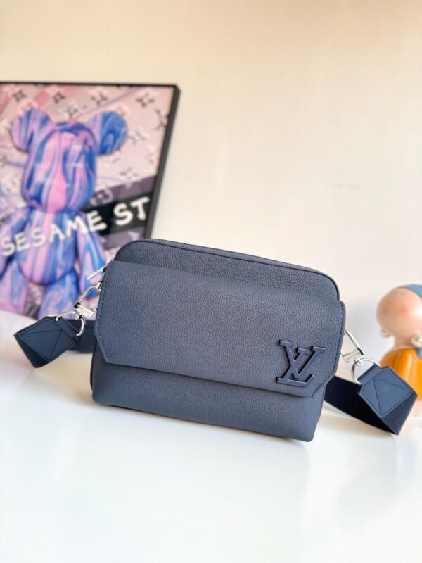 sy_no_9BC448291C93551313EEB62BE95FF518_0 Louis Vuitton Fastline Messenger Bag – Soft Calfskin Leather